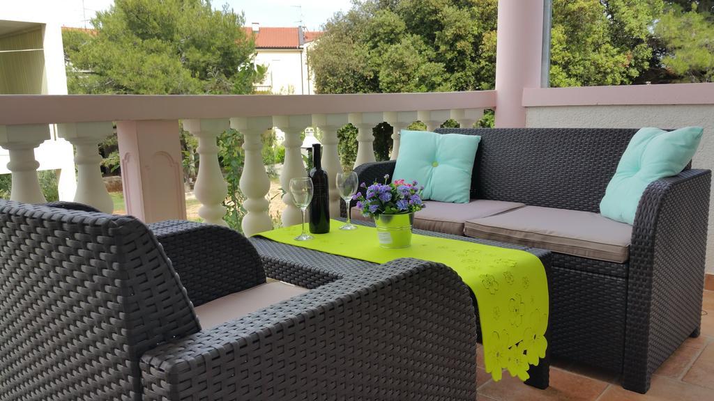 Gardenia Apartments Pakoštane Esterno foto